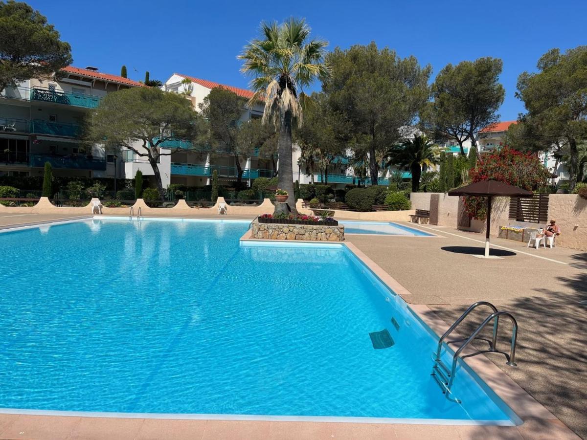 Saint-Raphael, Boulouris, F2 Dans Belle Residence 3 Piscines, Proche Bord De Mer Экстерьер фото