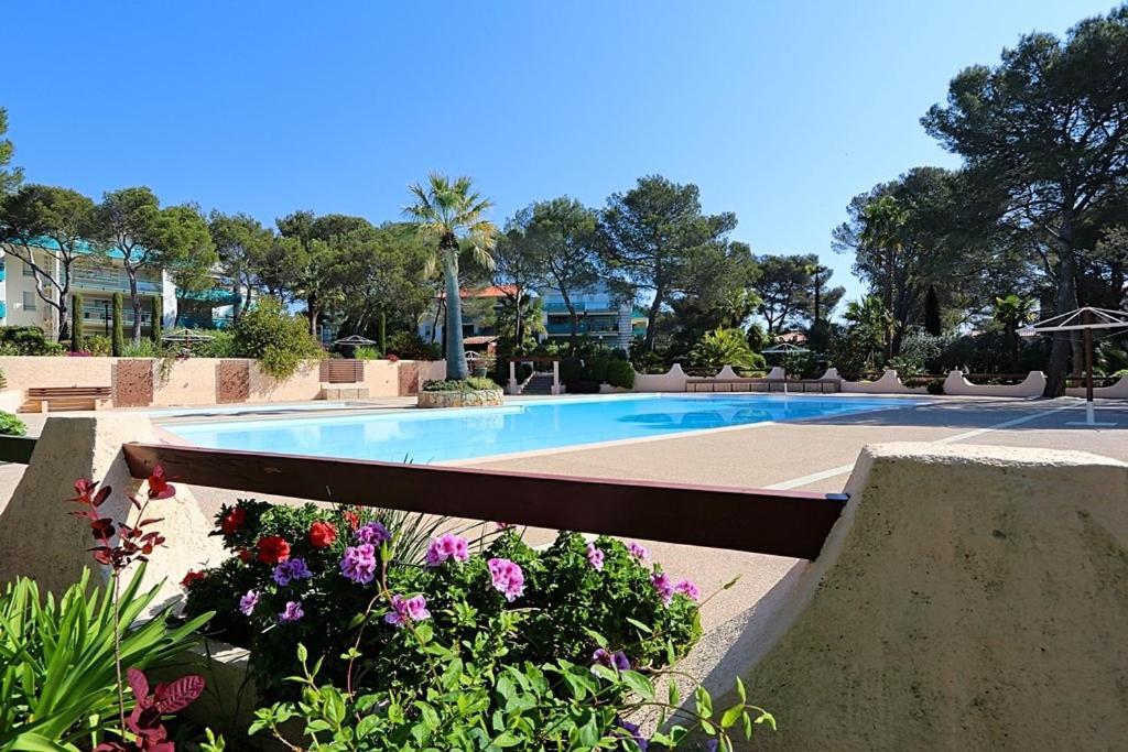 Saint-Raphael, Boulouris, F2 Dans Belle Residence 3 Piscines, Proche Bord De Mer Экстерьер фото